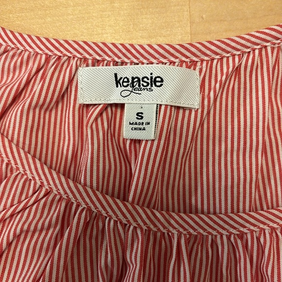 Kensie Jeans Top Striped Blouse Sz small red White Ruffle Button Cuffs Puff - Picture 3 of 4
